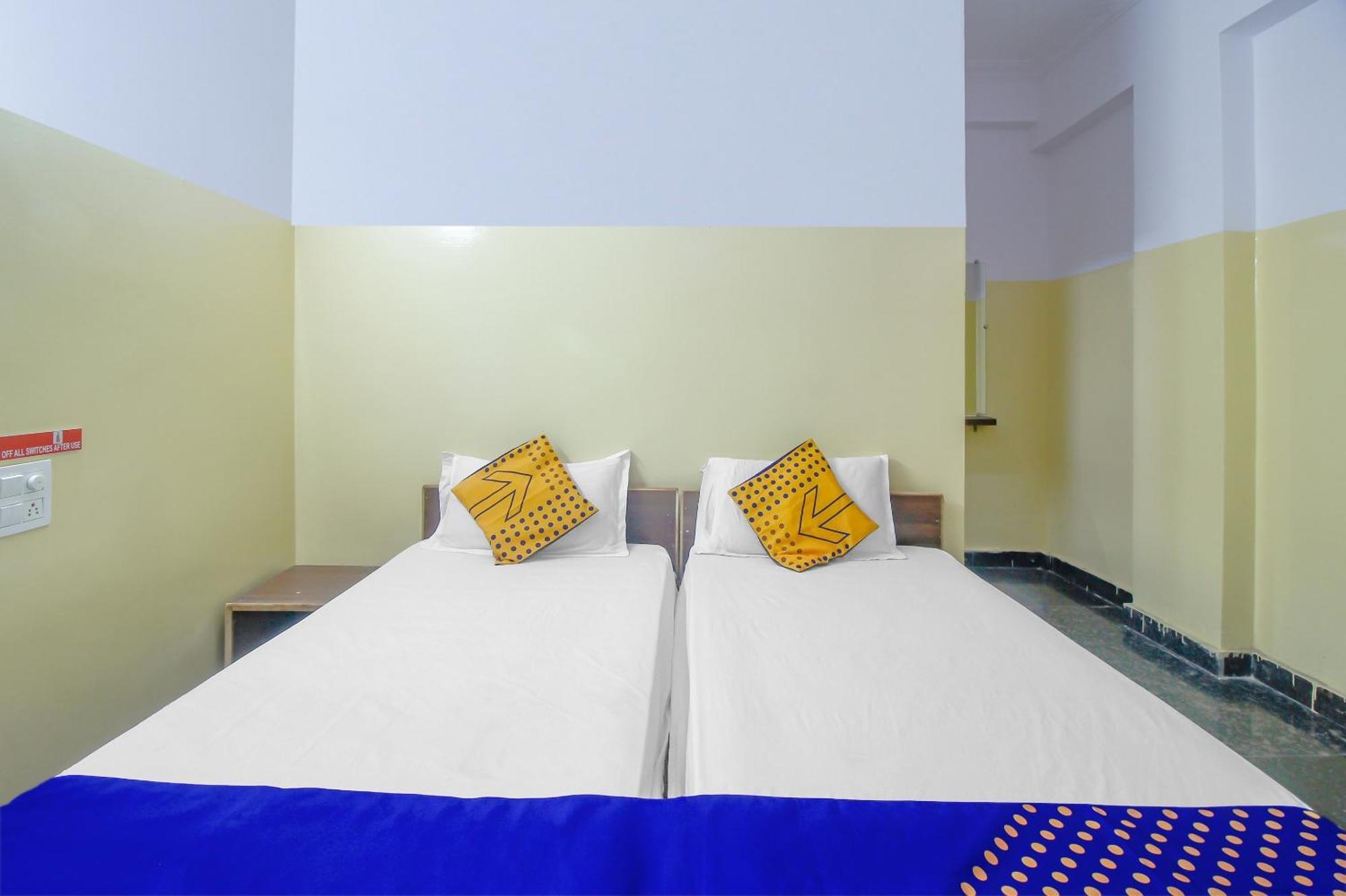 Spot On 81775 Mohit Gokul Lodge New Luxury Room'S Near Secunderabad Railway Station Lālāguda Exteriér fotografie